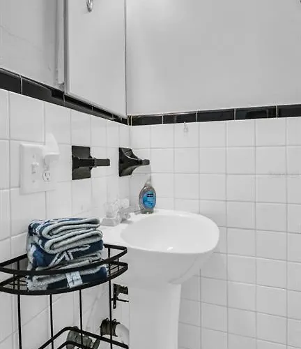 Waterfront Heated Pool 2 Mins 2 Apartment